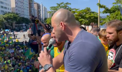 Deputado Daniel Silveira (PTB-RJ) no ato em Niterói (RJ)