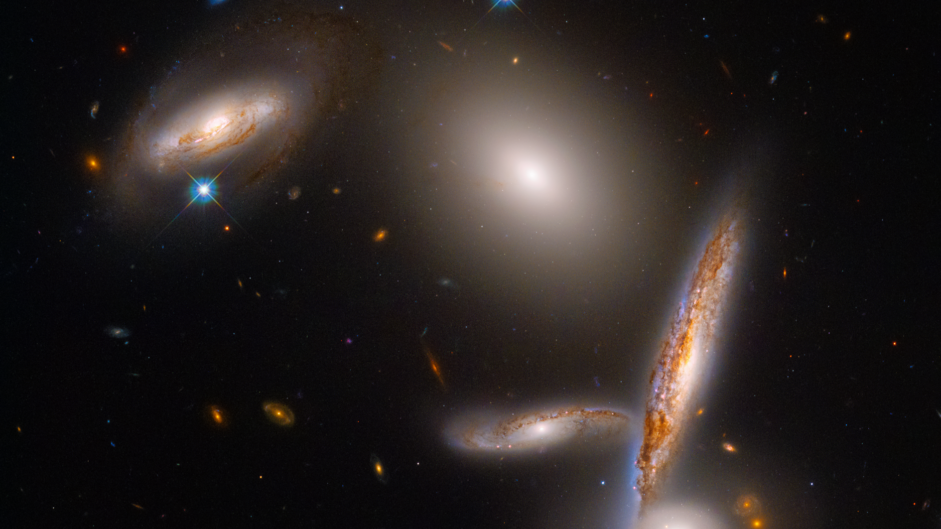 Cinco galáxias em um canto remoto do universo, registradas pelo Hubble / Nasa