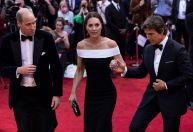 William e Kate encontram Tom Cruise em tapete vermelho de “Top Gun: Maverick”