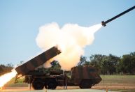 Foguetes enviados pelos EUA à Ucrânia diminuíram ataques russos, diz ministro da Defesa