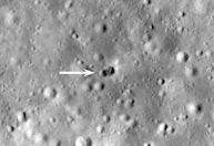 Foguete misterioso colide com a Lua e impacto cria cratera dupla