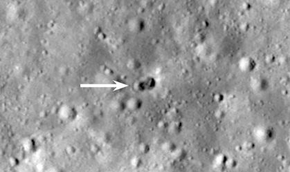 Foguete misterioso colide com a Lua e impacto cria cratera dupla