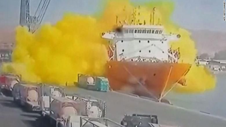 Câmera de vigilância flagrou momento do vazamento / Reprodução/ CNN