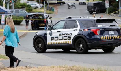 6 policiais ficam feridos após tiroteio fora de banco no Canadá
