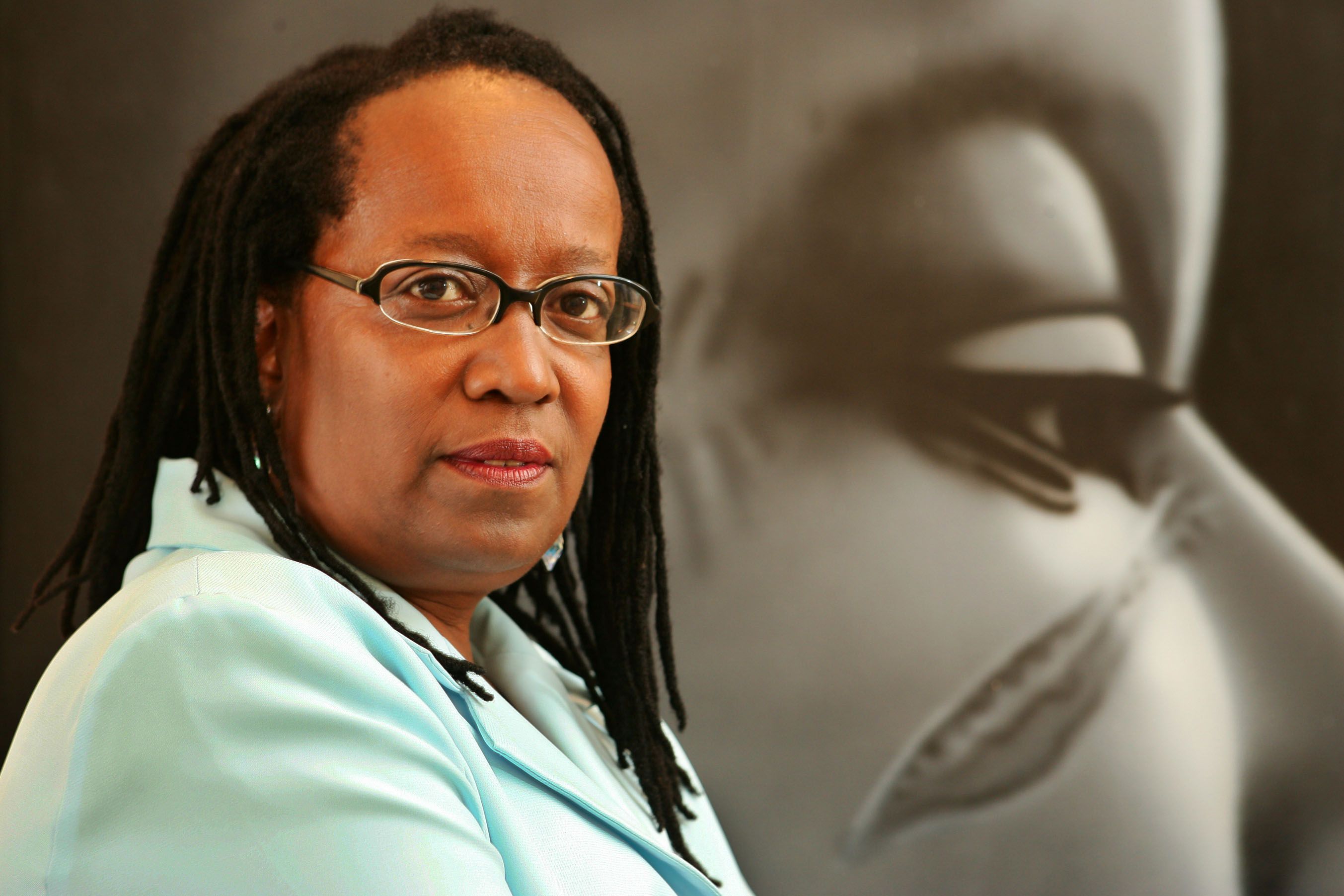 A filósofa e escritora Sueli Carneiro, uma das principais articuladoras do Movimento Negro no Brasil e fundadora do Geledés - Instituto da Mulher Negra, posa para fotos na capital paulista / MARCOS MENDES/ESTADÃO CONTEÚDO/AE