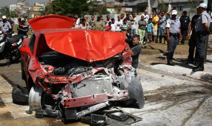 Acidente com carro de luxo
