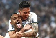 Corinthians goleia Santos em jogo de ida da Copa do Brasil