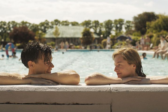 Harry Styles e Emma Corrin em "My Policeman" / Prime Video