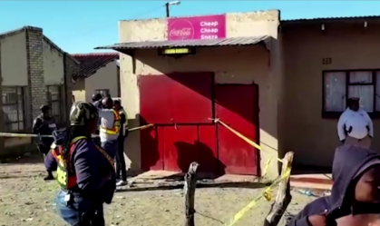 Autoridades da África do Sul investigam mortes de 21 jovens em bar