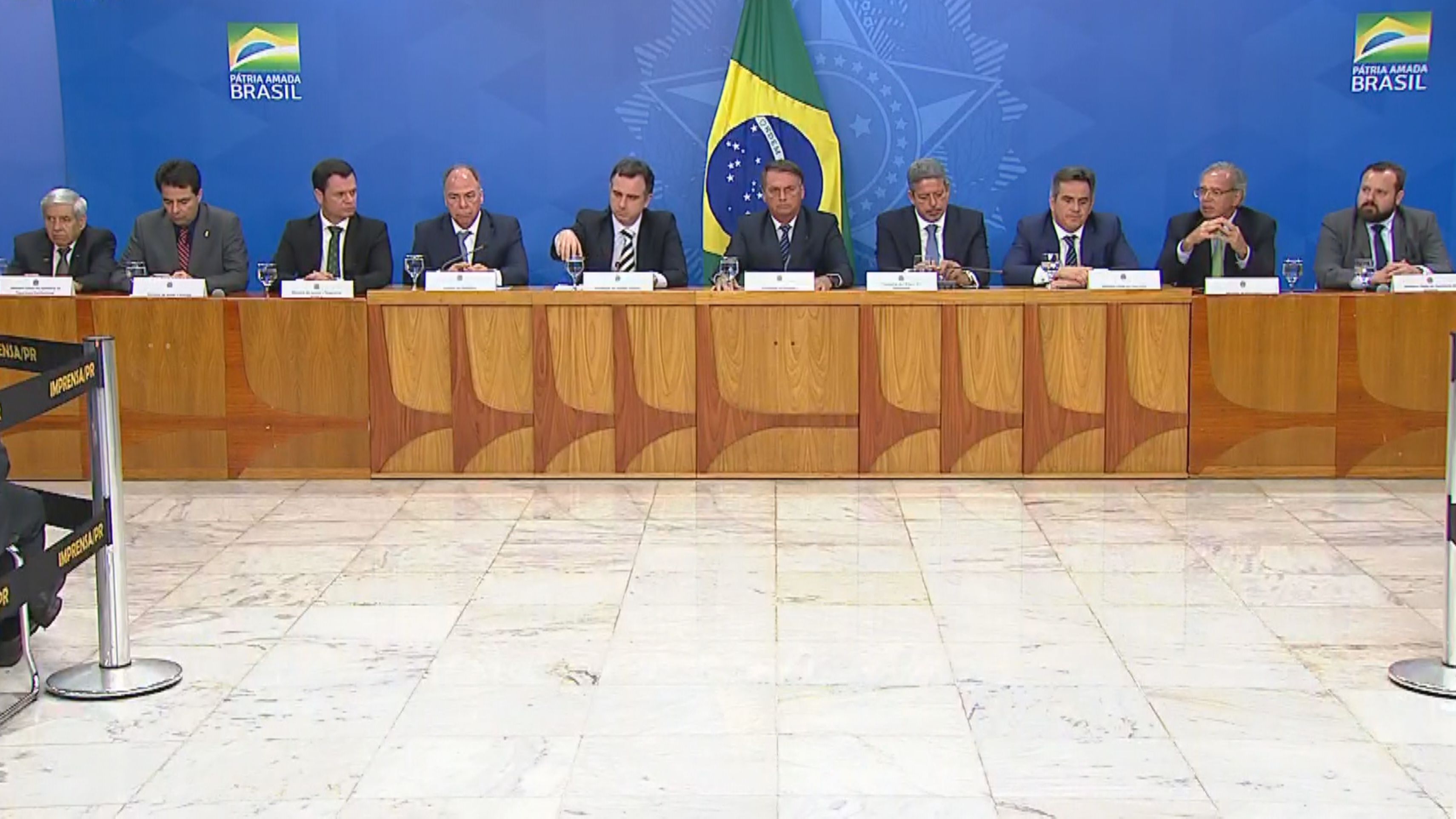 Governo propõe zerar ICMS de combustíveis e ressarcir estados