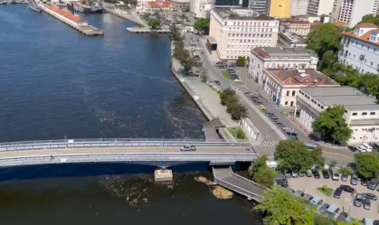 Quase 100 toneladas de lixo são despejadas por dia na Baía de Guanabara, diz Abrelpe