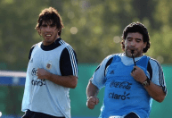 Atacante argentino Carlos Tevez confirma aposentadoria