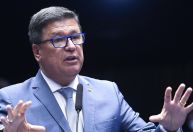 Bancada evangélica quer detalhes sobre imunidade tributária em PEC das igrejas