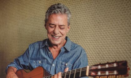 Juíza questiona autoria de Chico Buarque da música “Roda Viva”
