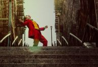 Diretor de “Coringa” divulga imagem de roteiro da sequência do longa