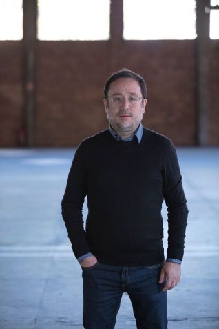 O arquiteto e curador do MuBE Diego Matos/ Divulgação