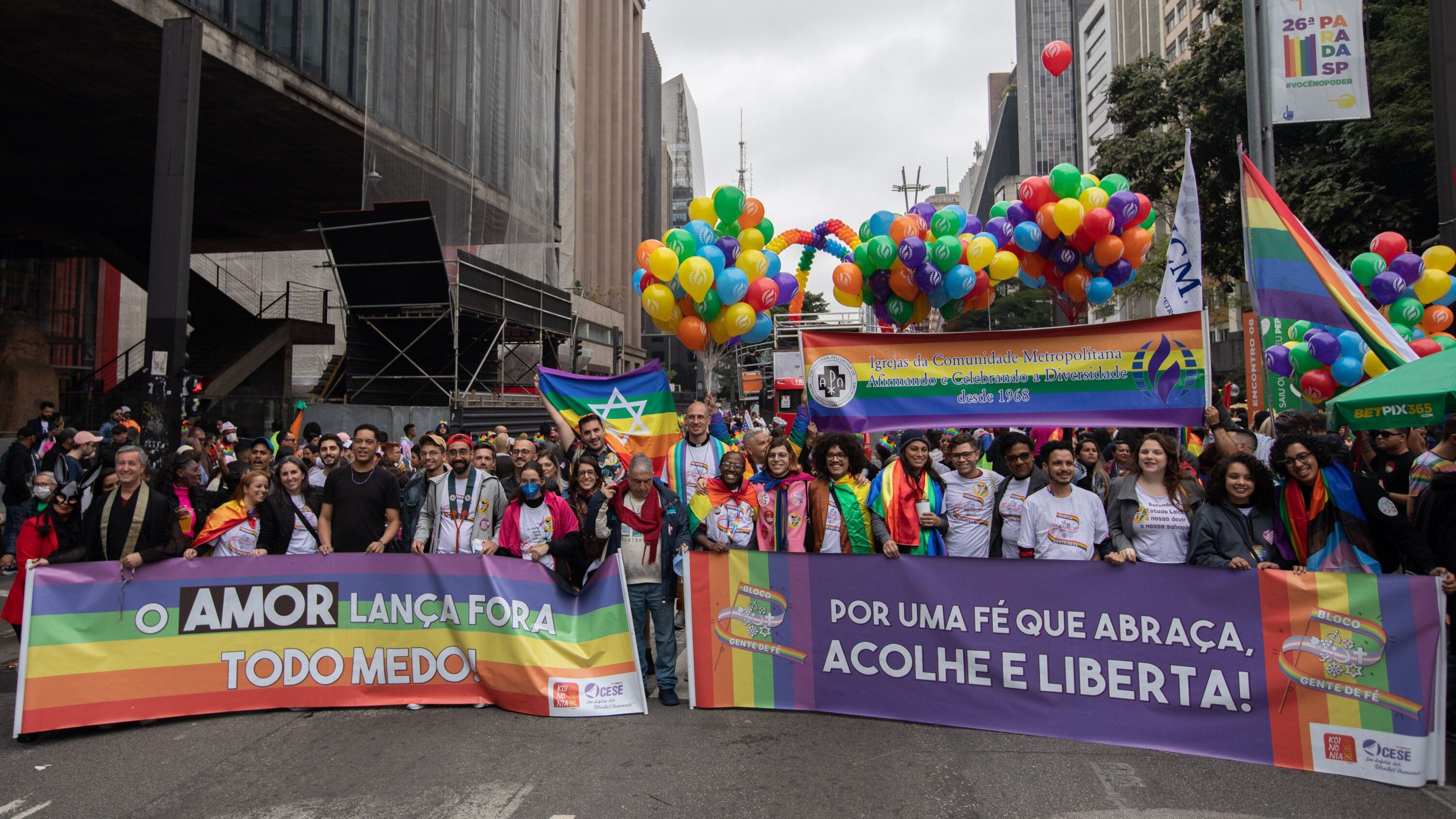 Participantes durante a 26ª Parada do Orgulho LGBT+ de São Paulo, na Avenida Paulista, na região central da capital paulista, neste domingo, 19 de junho de 2022 19/06/2022