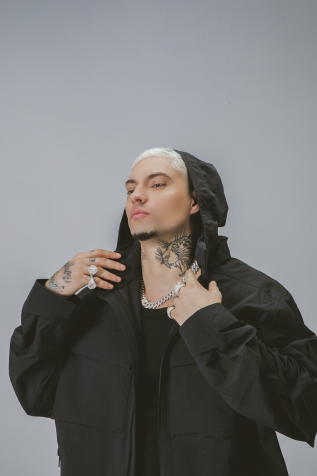 Rapper Filipe Ret em ensaio para o lançamento do álbum "LUME" / Steffany Lima / Reprodução