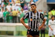 Palmeiras e Atlético-MG empatam e deixam Corinthians na liderança do Brasileirão