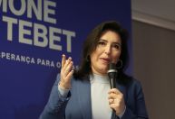 Pré-candidata do MDB à Presidência, Simone Tebet testa positivo para Covid-19