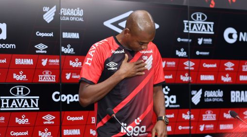 Fernandinho jogou pelo Athlético-PR entre 2003 e 2005