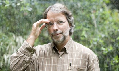 "Nenhum escritor pode dizer que está ausente da intenção de mudar o mundo", diz Mia Couto