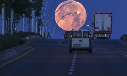 "Lua de morango" ilumina o céu durante esta semana