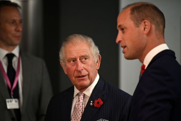 Rei Charles e príncipe William, herdeiros do trono britânico / Getty Images