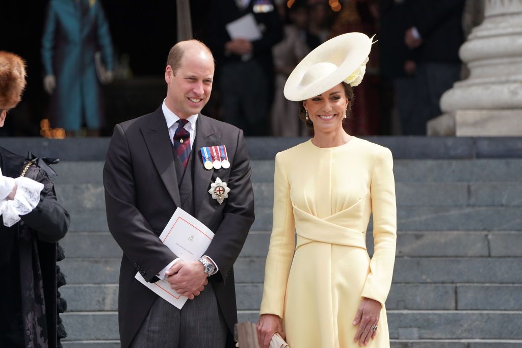 Príncipe William e Kate Middleton posam no exterior da catedral de St. Paul, em Londres / Getty Images