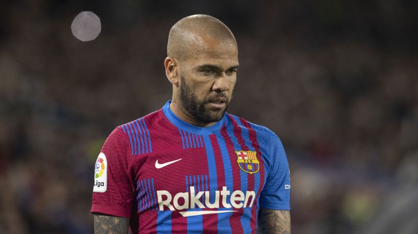 Daniel Alves durante partida com o Barcelona / Steve Christo - Corbis/Corbis via Getty Images)