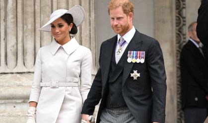 Meghan Markle e Harry aparecem pela primeira vez em missa sem presença da rainha