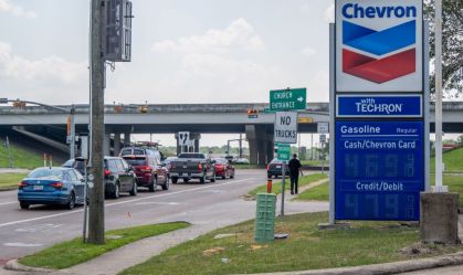 Chevron tem queda de lucro no 2º tri com margens de refino fracas