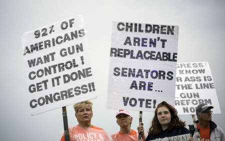 Manifestantes se reúnem em Washington em manifestação para pedir que congresso mude leis para portes de armas