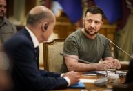 Zelensky diz que Ucrânia está pronta para entrar na UE, mas precisa de mais armas