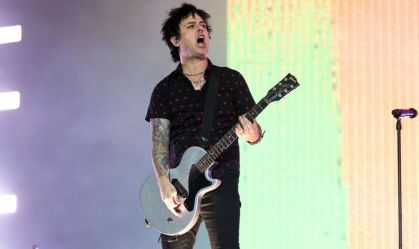 Green Day faz apresentação surpresa em estação do metrô de Nova York