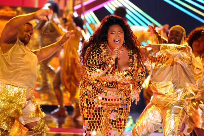 Lizzo se apresenta na edição de 2022 do BET Awards / Leon Bennett/Getty Images for BET