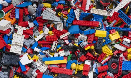 Lego desiste de produzir peças com plástico reciclado