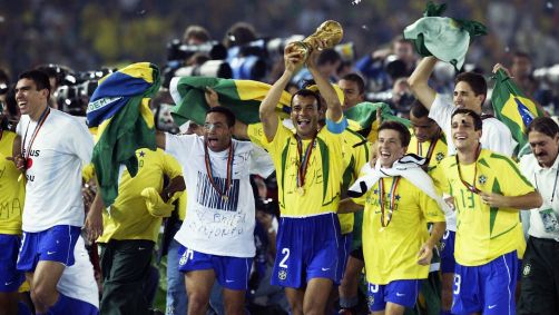 Seleção brasileira comemora pentacampeonato na Copa do Mundo de 2002, no Japão - 30/06/2002
