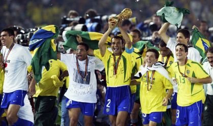 Seleção brasileira comemora pentacampeonato na Copa do Mundo de 2002, no Japão - 30/06/2002