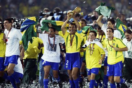 Seleção brasileira comemora pentacampeonato na Copa do Mundo de 2002, no Japão - 30/06/2002