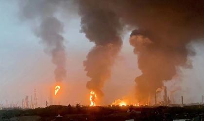 Incêndio em complexo petroquímico em Xangai deixa pelo menos um morto