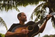 Antecipadas pela CNN, Jack Johnson lança músicas com cantor brasileiro; ouça