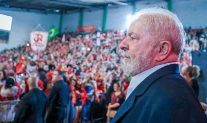 Ao Financial Times, Lula critica elite e diz que revogará reformas