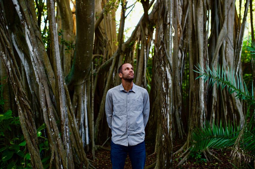 Jack Johnson em ensaio para o lançamento do álbum "Meet the Moonlight", o primeiro do cantor havaiano em cinco anos / Morgan Maassen / Reprodução