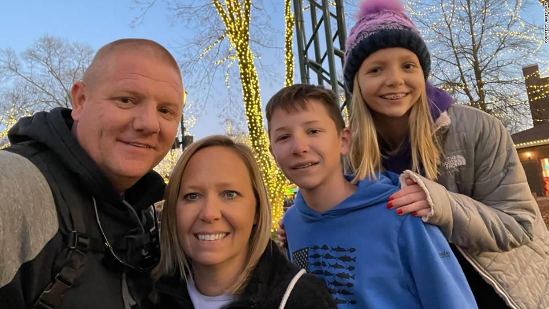 Policial estadual Jaret Doty com a esposa, Abby, e os filhos, Cooper and Avery / Jaret Doty / Arquivo Pessoal