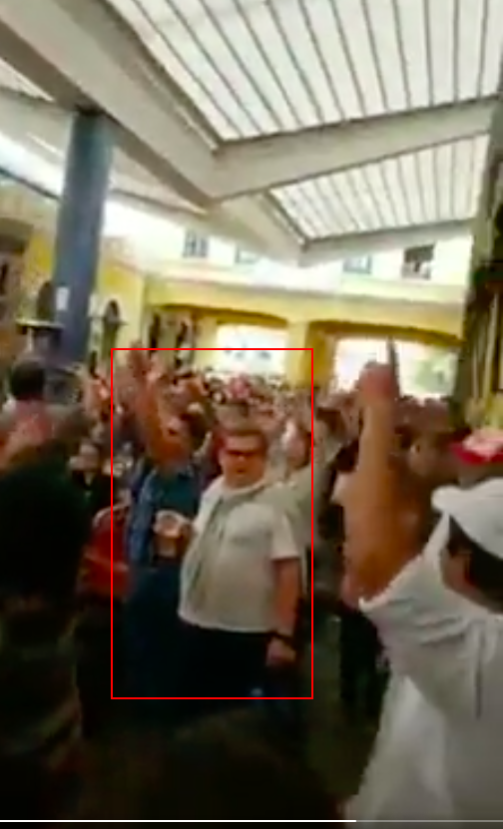 | Captura de tela do vídeo encontrado no Twitter, com qualidade de imagem superior à postagem do TikTok