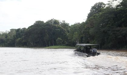 Vale do Javari: PF e Ibama destroem 38 dragas, barcos e rebocadores do garimpo ilegal