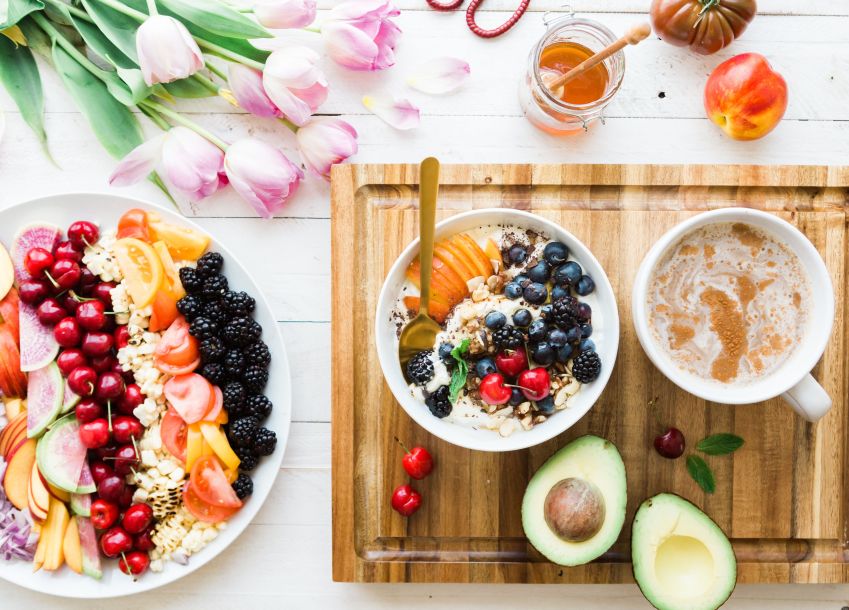 Frutas vermelhas são realçadas em relação a outras frutas na dieta MIND / Brooke Lark/Unsplash