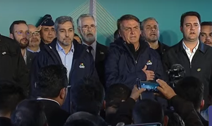 Bolsonaro se reúne com presidente do Paraguai em Foz do Iguaçu