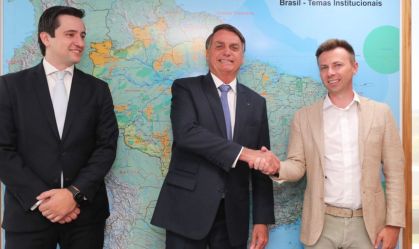 Bolsonaro publicou foto do encontro com o presidente mundial do Telegram, Ilya Perekopsky, e o representante legal no Brasil, Alan Thomaz